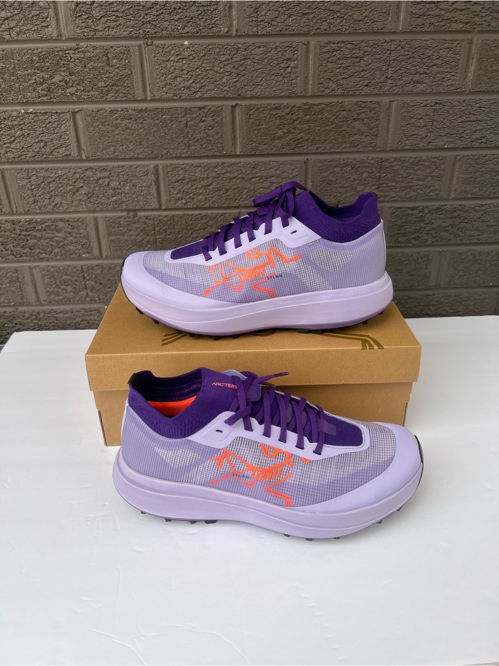 Arc'teryx Sylan Pro W  Light Aster purple Sneakers with Orange Logo Sz 8.5 NWT